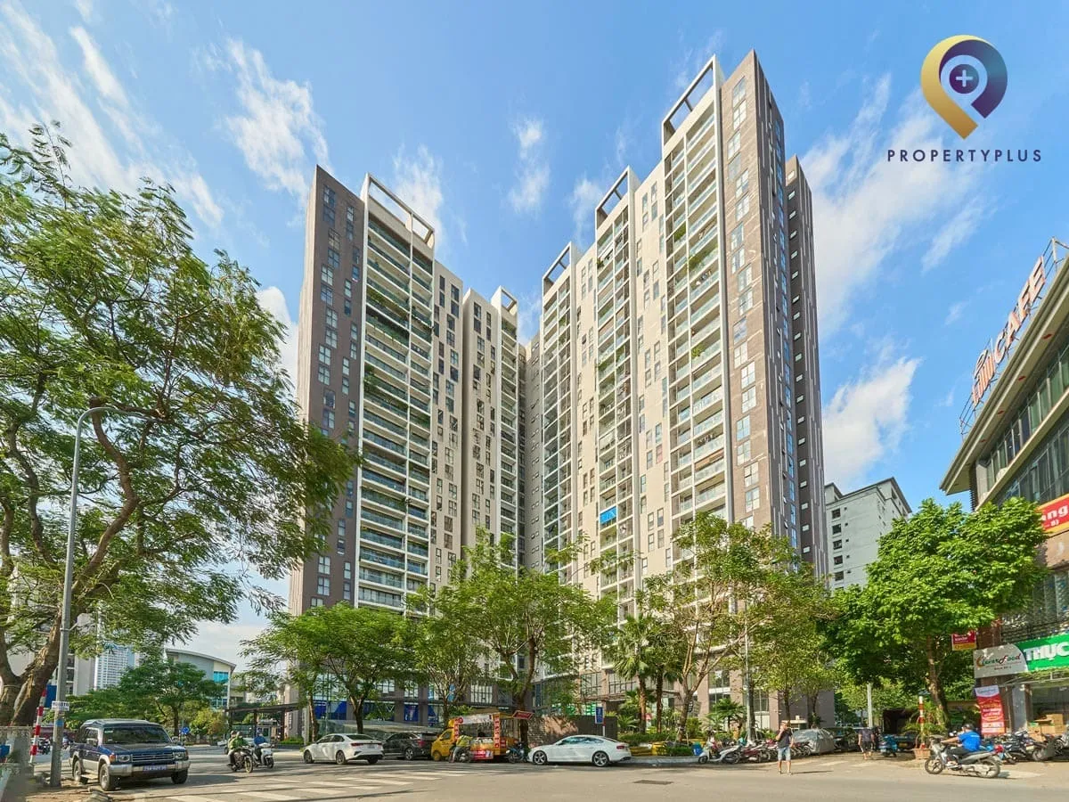 Toàn cảnh tòa nhà Chelsea Residence nhìn từ đường Trần Kim Xuyến.
